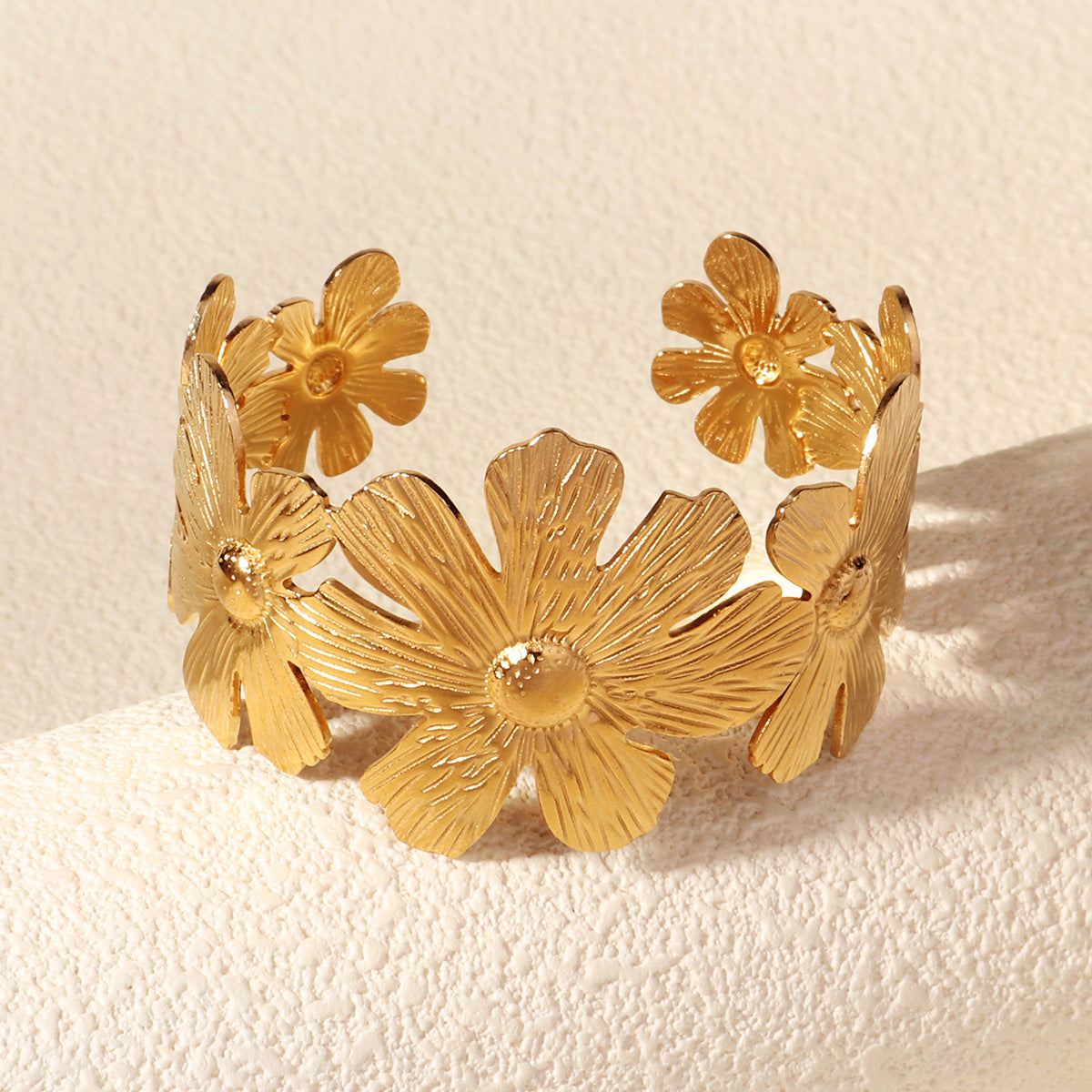 Miallo New Arrival Stainless Steel 18k Gold Plated Bangles Women Creative Fashion Sunflower Hand Jewelry BS-J5553G