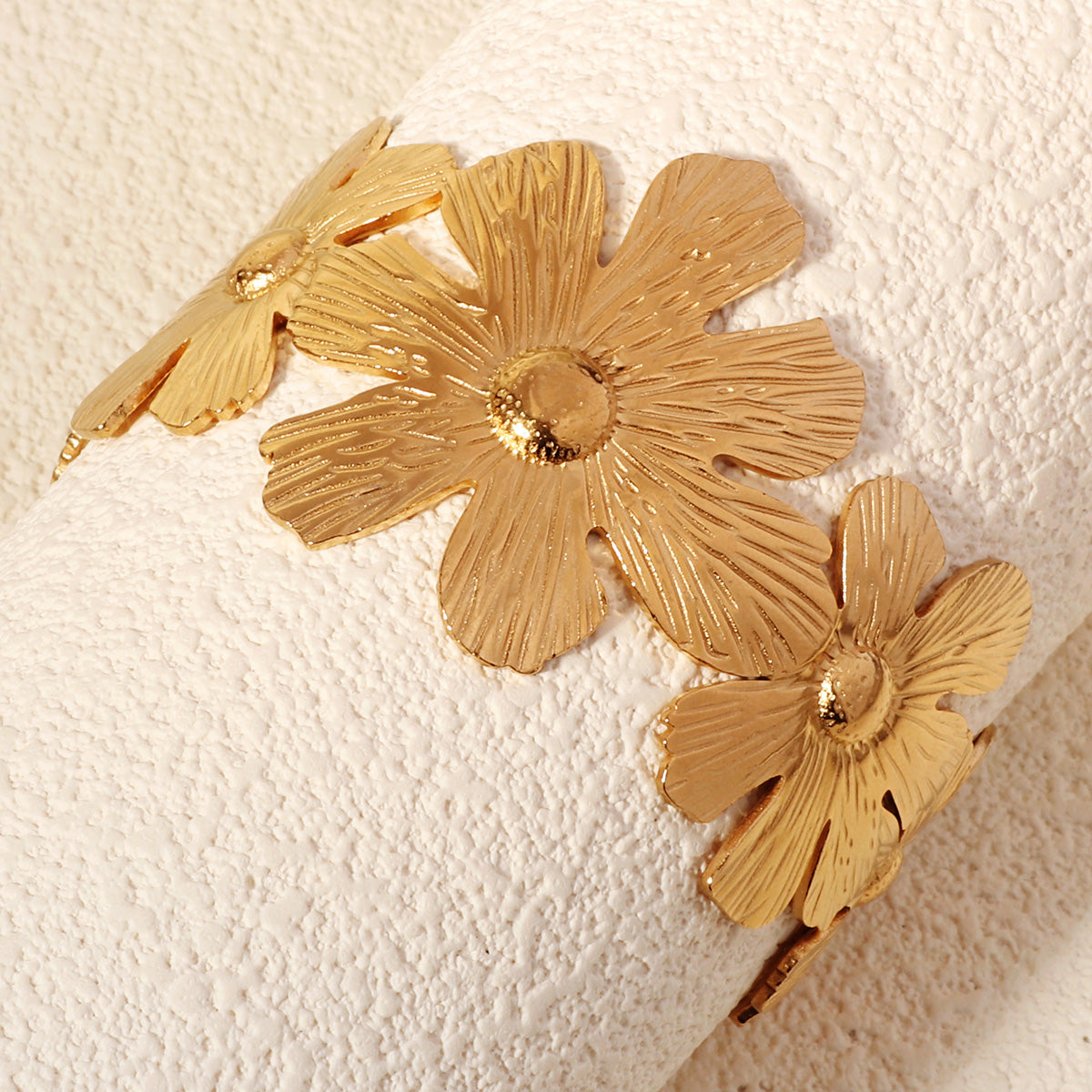 Miallo New Arrival Stainless Steel 18k Gold Plated Bangles Women Creative Fashion Sunflower Hand Jewelry BS-J5553G