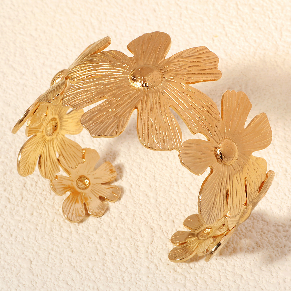 Miallo New Arrival Stainless Steel 18k Gold Plated Bangles Women Creative Fashion Sunflower Hand Jewelry BS-J5553G