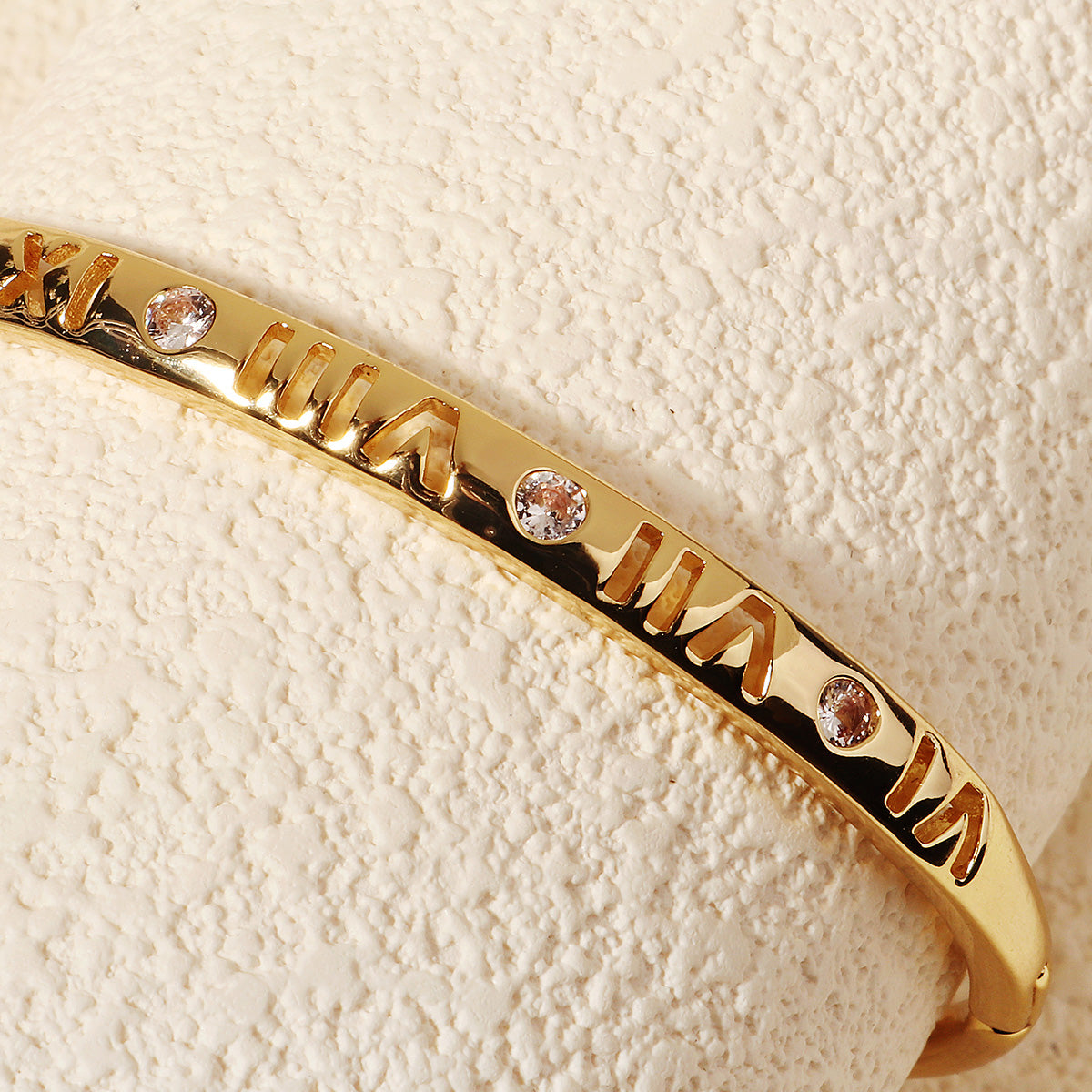 Miallo Vintage Hollowed-out Copper inlaid with Cubic Zircon Roman numerals Bangle Daily Accessories BS-J5529G