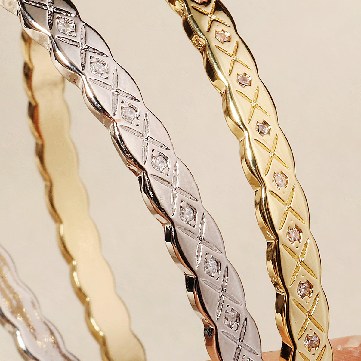 Miallo Light Luxury Versatile Fashion Quilted Pattern Bracelet Narrow Version Rhinestones Bracelet for Women BS-J5580