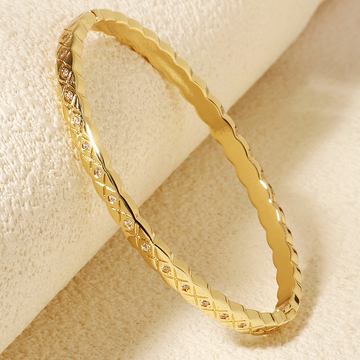 Miallo Light Luxury Versatile Fashion Quilted Pattern Bracelet Narrow Version Rhinestones Bracelet for Women BS-J5580