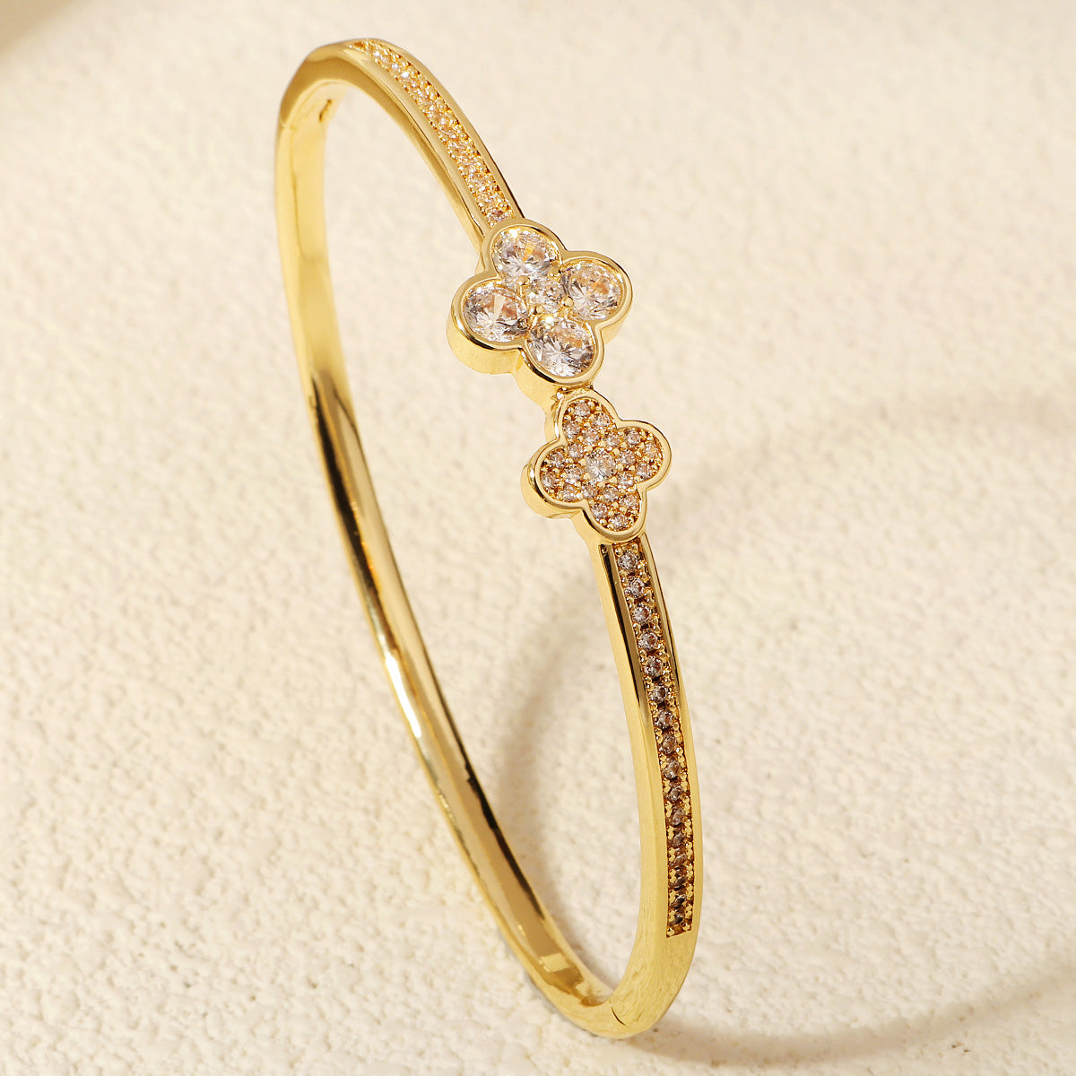 Miallo Light Luxury Zircon Flower Lucky Grass Clasp Bracelet Minimalist Versatile High End Bracelet for Women BS-J5581G